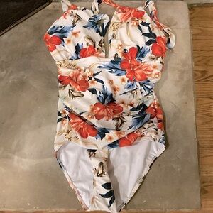 New with tag women’s swim suits size medium